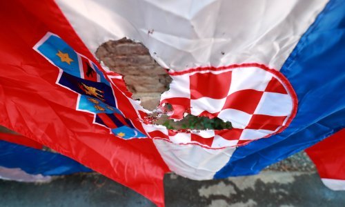 [FOTO] 'Uspaljenost idejom domovine': Labrović izložio svoje varijante nacionalne zastave