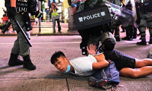 Policija u Hong Kongu uhitila 300 ljudi na prvom prosvjedu od novog zakona
