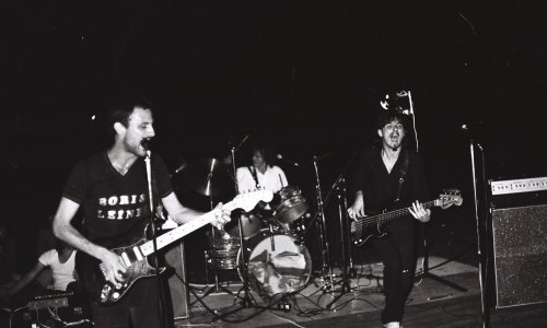 Štulić je žestokim napadom odlično izreklamirao Leinerovu zbirku anegdota: Dobro se zagledajte u ovu fotografiju i neke stvari će vam biti jasnije