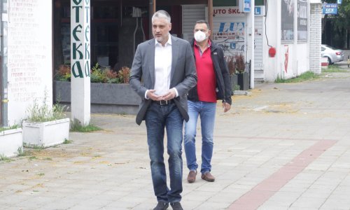 Bizarno: Tek što se izliječio od koronavirusa, Čeda Jovanović reketom pretukao vlasnika klinike