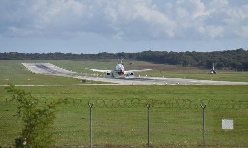 Dva Amerikanca koja su sletjela u Pulu pozitivna na koronavirus, još četiri osobe poslane u samoizolaciju