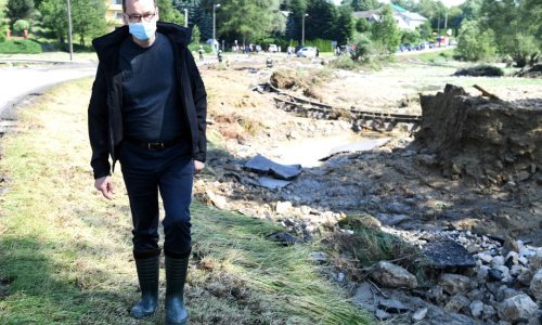 Poljski premijer: COVID-19 je bolest 'poput svake druge', izađite na izbore