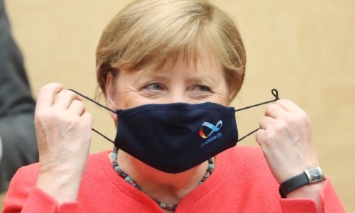 Nakon kritika Angela Merkel po prvi puta stavila masku u javnosti