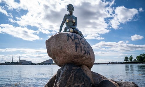 Na valu proturasističkih prosvjeda vandalizirana najpoznatija danska turistička atrakcija