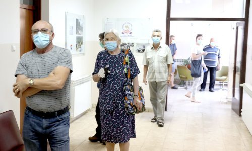 Zbog straha od zaraze povuklo se stotinjak članova biračkih odbora