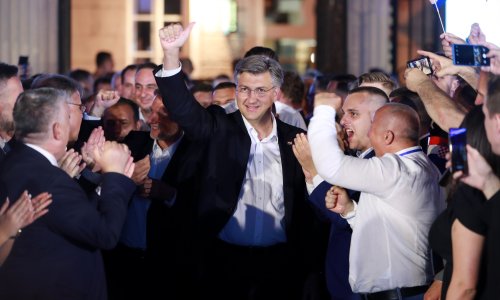 Plenković opet izašao pred pristaše uz 'Eye of the Tiger': Danas ćemo malo slaviti, a sutra krećemo opet, svim srcem za Hrvatsku