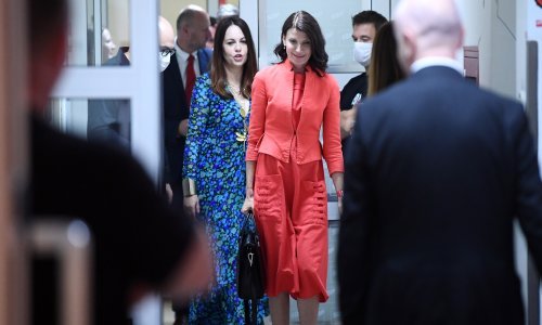 Efektna crvena kombinacija Sabine Glasovac zanimljiv je odmak od poslovne elegancije