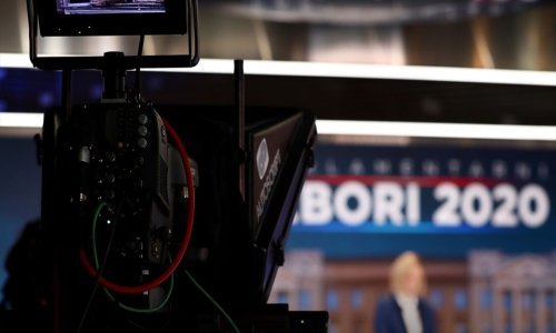 Izborna noć na domaćim televizijama: Videoigre, virtualne klupe i mahnite grafike - skoro su mi oči izgorjele