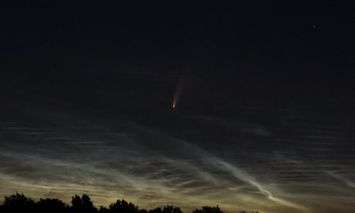 [FOTO] Jutros na nebu dva fascinantna fenomena: Komet i rijetki oblaci