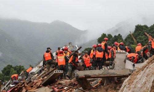 U Kini najmanje 14 mrtvih i nestalih u odronima