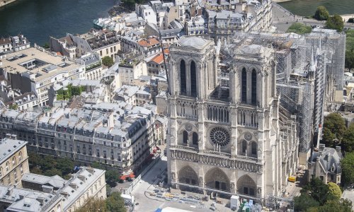 Toranj Notre Damea obnovit će se u izvornom obliku, Macron odustao od modernističke varijante