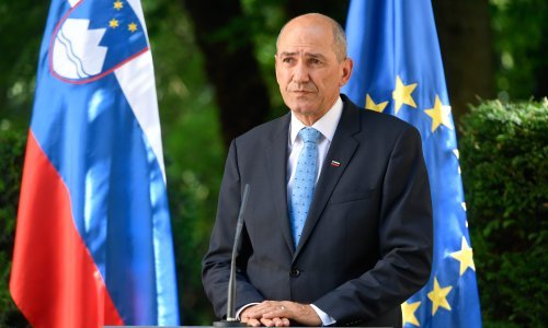 Janša upozorio na skokovit porast dnevnih zaraza