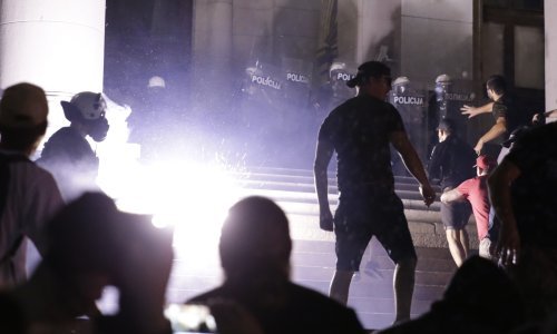 [VIDEO/FOTO] Uhićen 71 prosvjednik u Beogradu, među njima i nekoliko stranaca