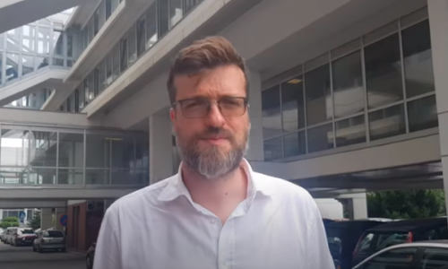 Priveden Srđan Nogo, navodni vođa desničara koji su pravili nerede tijekom prosvjeda u Beogradu posljednjih dana