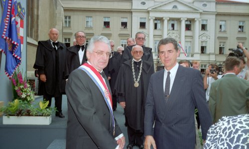 Ustavni sud: Riječi 'tako mi Bog pomogao' ne ugrožavaju sekularizam