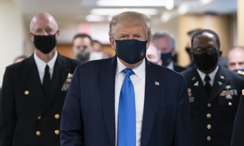 [FOTO] Trump prvi put od početka pandemije s maskom za lice