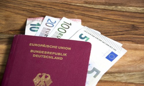 Nijemci pokušali podmititi crnogorskog graničara kako bi izbjegli testiranje na koronavirus