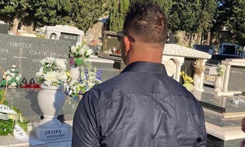 Jedan od najvećih teškaša MMA sporta, Alistair Overeem, došao se pokloniti hrvatskoj legendi Branku Cikatiću, a njegove riječi dirnut će sve