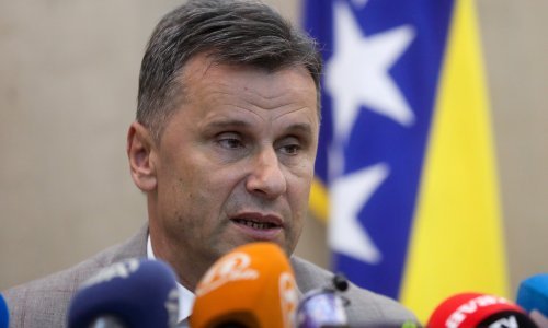 Premijeri oba entiteta u BiH zaraženi koronavirusom, jedan u bolnici