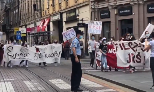 Opet gužva na Filozofskom fakultetu: Boras pokušava suspendirati dekanicu, studenti i profesori na Markovom trgu predali peticiju protiv suspenzije; podržao ih i Tomašević