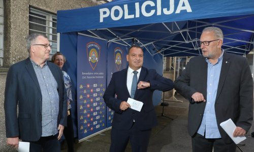 Na službenim stranicama Vlade više novih slučajeva nego je Stožer prijavio. O čemu je riječ?