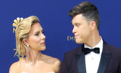 Colin Jost prisjetio se svog prvog susreta sa Scarlett Johansson: 'Imala je tu gracioznost i osmijeh koje nikada prije, a ni kasnije nisam vidio ni kod koga'