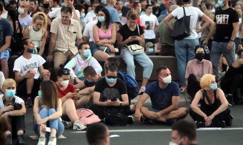 U cijeloj Srbiji obvezno nošenje maski i zabranjena okupljanja više od 10 ljudi