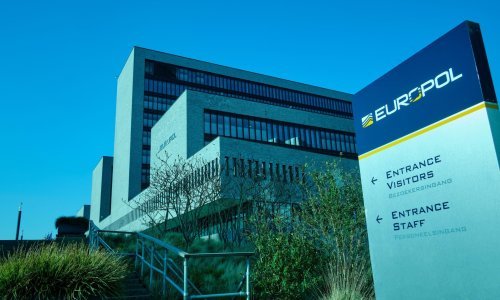 Razbijena mreža za krivotvorenje novca povezana s talijanskom mafijom Camorrom