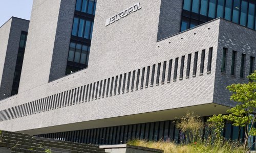 Najveći ulov krivotvorenih novčanica eura: Zaplijenili 50 apartmana, 10 tvrtki, 12 vozila, uhićene 44 osobe