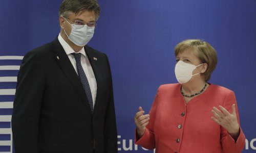 Nakon sastanaka u skupinama, samit EU-a nastavljen u punom sastavu