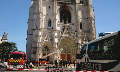 Policija oslobodila volontera privedenog zbog požara u katedrali u Nantesu