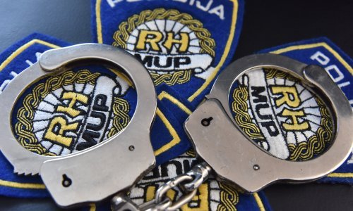 Uhićeni u Rovinju: Talijan je snimao golu djecu mobitelom, a Austrijanac kamerom u satu