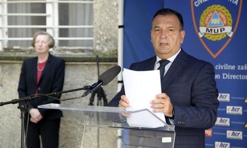 Beroš: Apeliram na sve, more i ljeto ne poništavaju obvezu nošenja maski