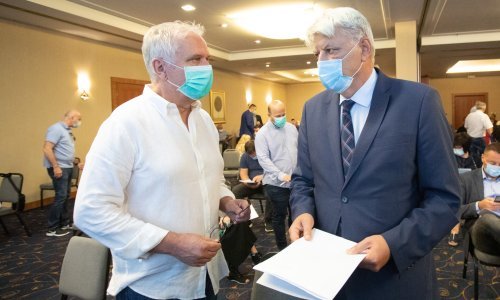 Na burnoj sjednici SDP-ovci izabrali Rajka Ostojića za potpredsjednika Sabora; došlo do sukoba oko saborskih odbora