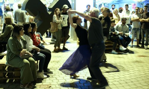 Stigle i nove korona preporuke: Ovo je novo normalno na koncertima i ostalim manifestacijama; zabranjen plesni podij, ljude treba popisati