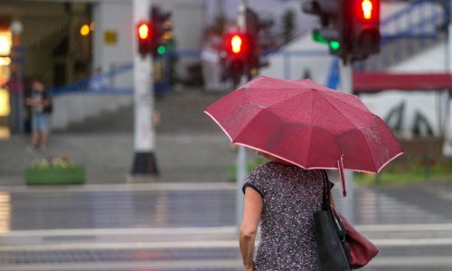 U Dalmaciji sunčano, u unutrašnjosti promjenljivo s pljuskovima