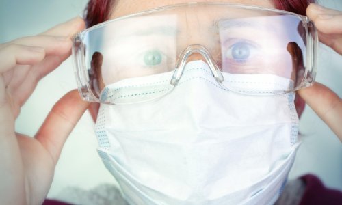 Narcisi i psihopati češće odbijaju nositi maske i ne vole održavati razmak, ali ih se može nagovoriti na poslušnost