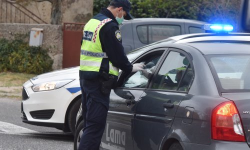 Imoćanin pao s ukradenim autom i jednim bez papira