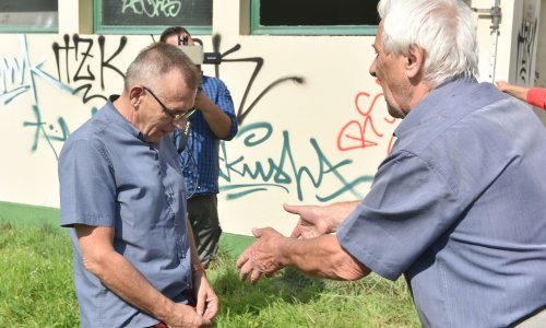 [VIDEO] U Trnju ljutiti građani dočekali predstavnike Hrvatski voda: 'Ustava se diže samo u slučaju poplava, ta voda je zagađena'
