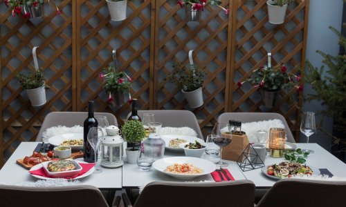 Terasa restorana O'brok, smještenog u rodnoj kući Augusta Šenoe, zanimljiva je gastro oaza na kojoj vrijedi provesti ljeto