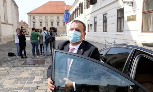 Beroš za Hrvatsku rezervirao milijun i pol doza cjepiva iz organizacije koju financira Bill Gates