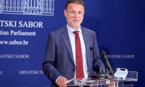 Jandroković ustrajan da se maske u Saboru moraju nositi; za saborsku govornicu postavljen pleksiglas