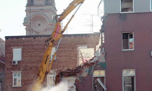 [VIDEO] U centru Zagreba jučer do temelja srušena zgrada. Na njenom mjestu gradit će se 'mini Cvjetni'