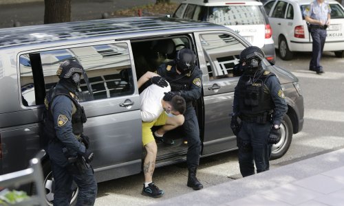 [FOTO] U Mostaru palo deset dilera i krijumčara drogom