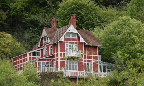 U domovima junaka iz omiljenih serija sada možete provesti odmor iz snova