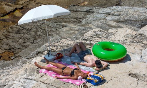 Toplinski val u Hrvatskoj neće ublažiti ni grmljavinsko nevrijeme u petak, temperature će ostati iznad 35 stupnjeva