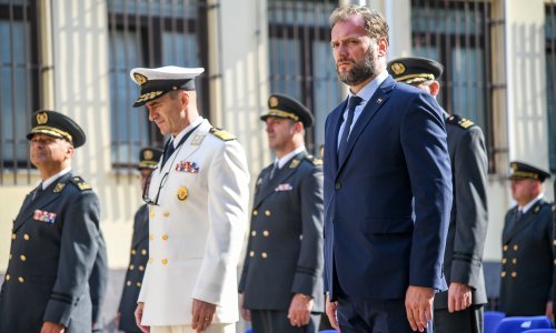 Viši čin dobio 161 časnik; ministar obrane progovorio i o proslavi Oluje: Milošević u Kninu, a Medved u Gruborima - to nije trgovina