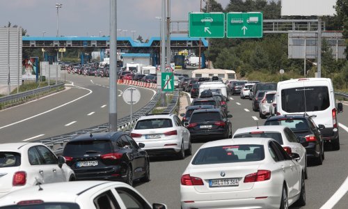 Krenuo je udarni turistički vikend: Gužva na Lučkom, graničnim prijelazima, Krčkom mostu...