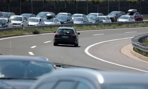 HAK: Pojačan promet na važnijim cestama i prilazima turističkim središtima