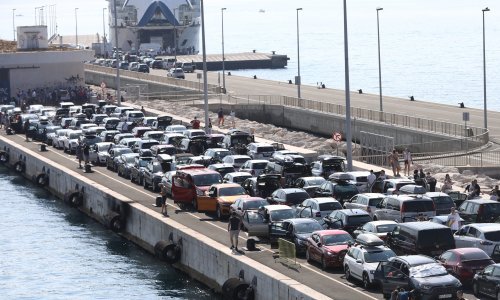 Tko kaže da turista nema? Pogledajte gužvu u splitskoj trajektnoj luci i podatke eVisitora za srpanj